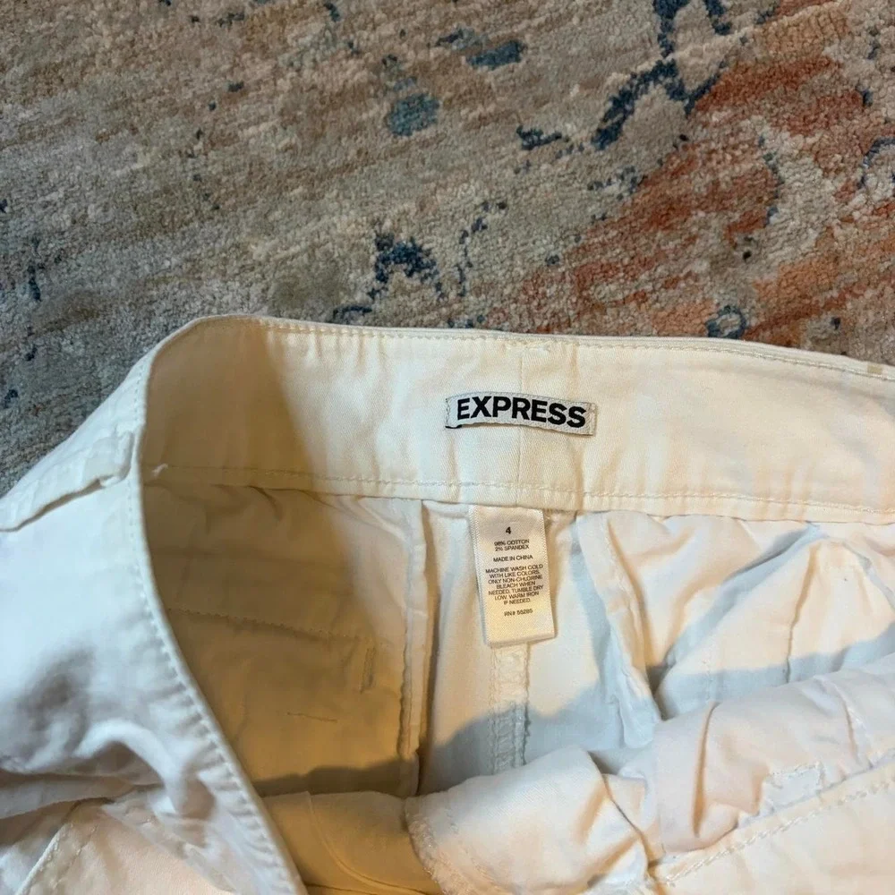 Express Womens White Low Rise Y2K Micro Shorts Size 4 Cotton Blend Cuffed Hem
